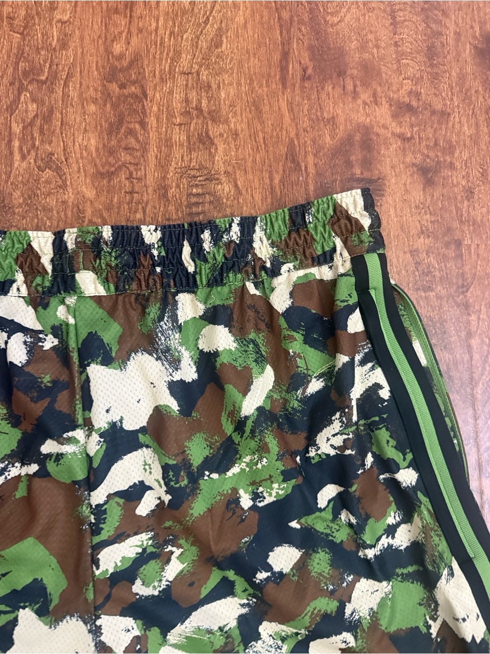 Nike Men's Green Camo Athletic Shorts with Black Trim - Picture 12 of 15